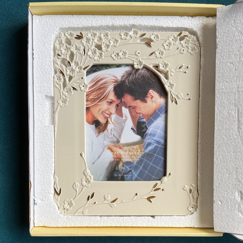 Lenox Cherry Blossom 5x7 Ivory Frame